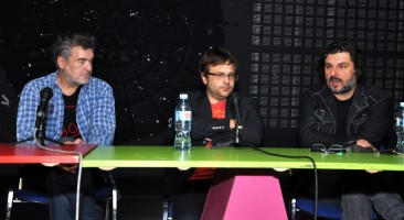 Tribina posvećena snimanju mikrobudžetnih filmova i programskoj celini MICROWAVE. U okviru tribine je posebno predstavljena koncepcija GARAŽNOG FILMA.