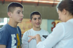 Glumci iz filma "Enklava"